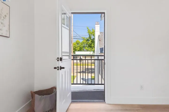 1626 Versailles Ave, Alameda, California 94501