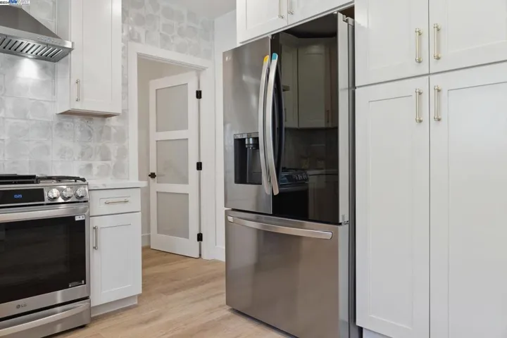 1626 Versailles Ave, Alameda, California 94501