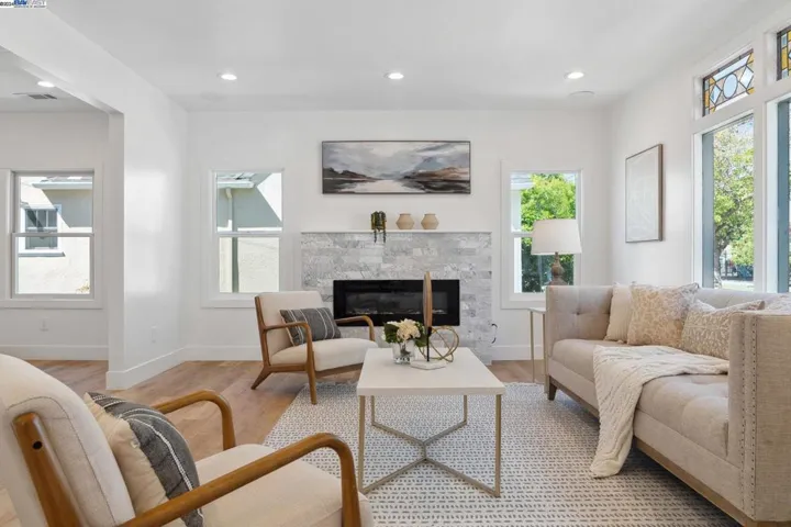 1626 Versailles Ave, Alameda, California 94501