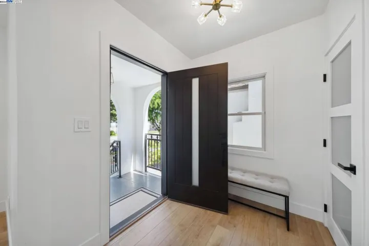 1626 Versailles Ave, Alameda, California 94501