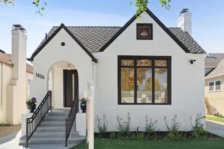 1626 Versailles Ave, Alameda, California 94501