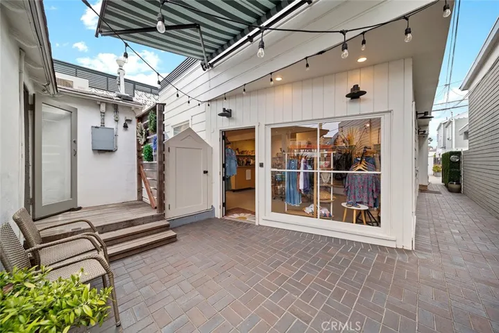 Back retail unit entrance