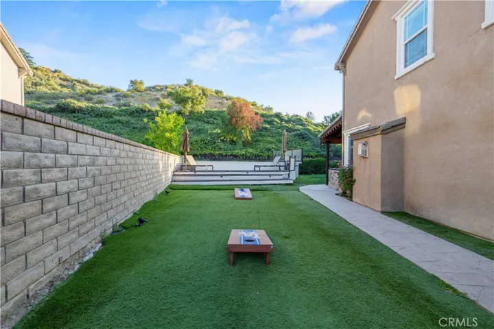 28111 Brett Court, Saugus, California 91350