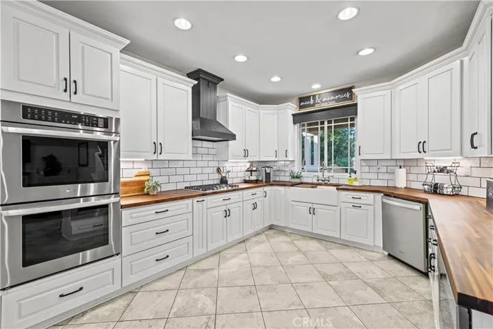 28111 Brett Court, Saugus, California 91350