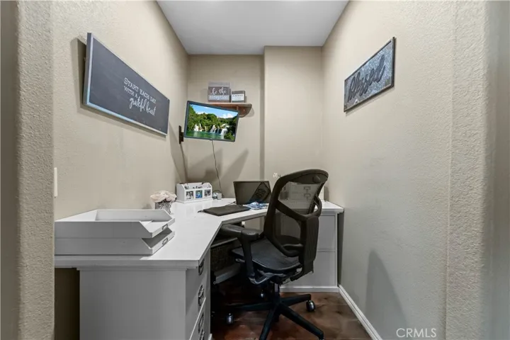28111 Brett Court, Saugus, California 91350