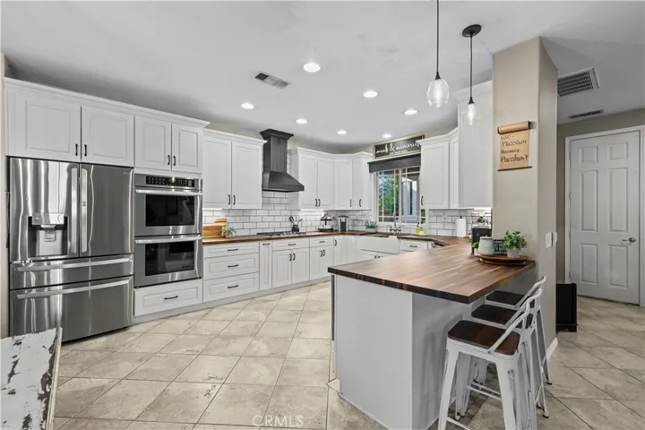 28111 Brett Court, Saugus, California 91350