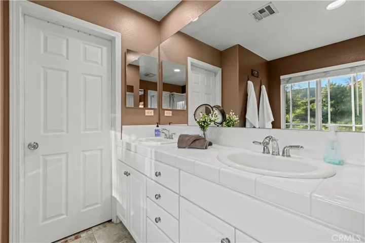 28111 Brett Court, Saugus, California 91350