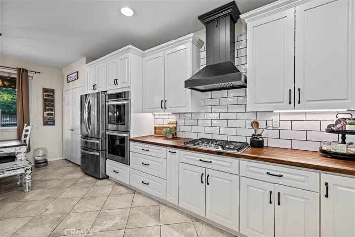 28111 Brett Court, Saugus, California 91350