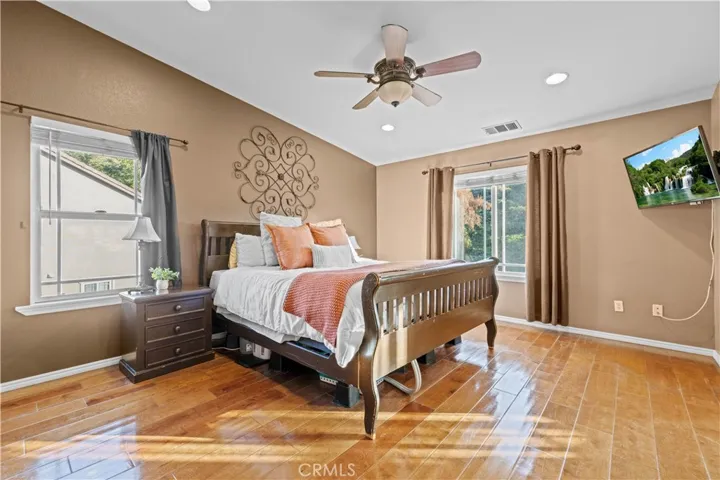 28111 Brett Court, Saugus, California 91350