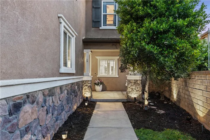 28111 Brett Court, Saugus, California 91350