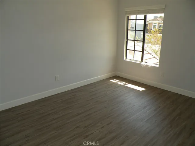 Bedroom alternate view