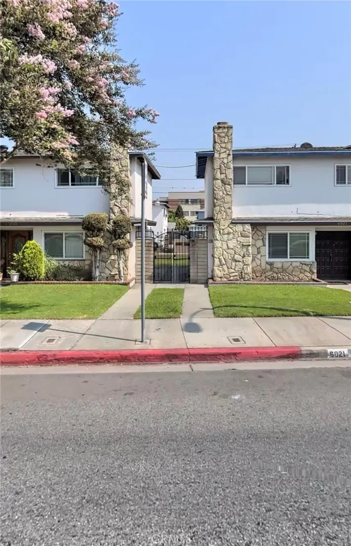 6021 Gage Avenue 5, Bell Gardens, California 90201, 2 Bedrooms Bedrooms, ,1 BathroomBathrooms,Residential,For Sale,Gage,CV24119106