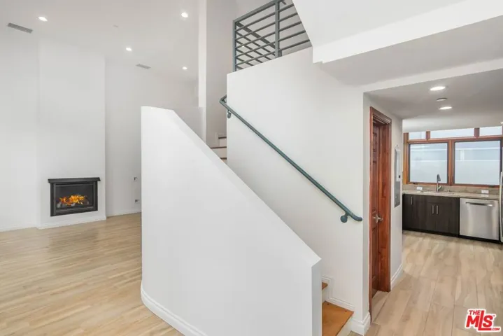 1234 25th Street, Santa Monica, California 90404