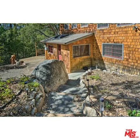 25363 Manzanita Drive, Idyllwild, California 92549