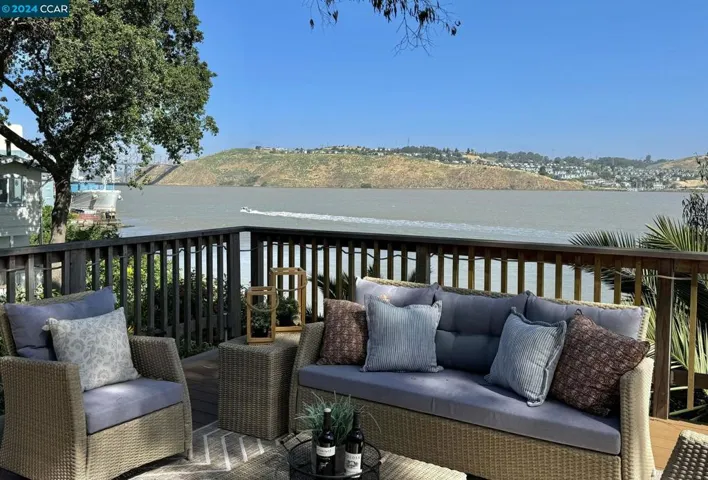 366 Winslow St, Crockett, California 94525