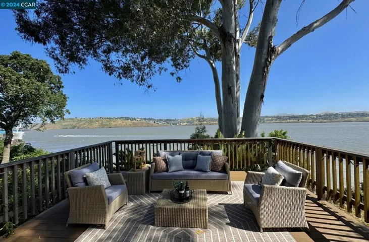 366 Winslow St, Crockett, California 94525