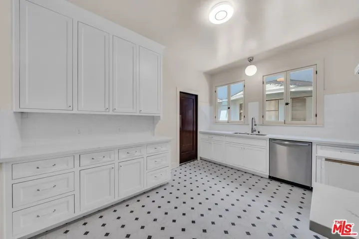 1622 W 25th Street, Los Angeles, California 90007