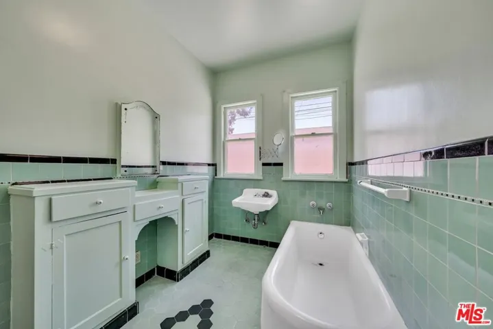 1622 W 25th Street, Los Angeles, California 90007