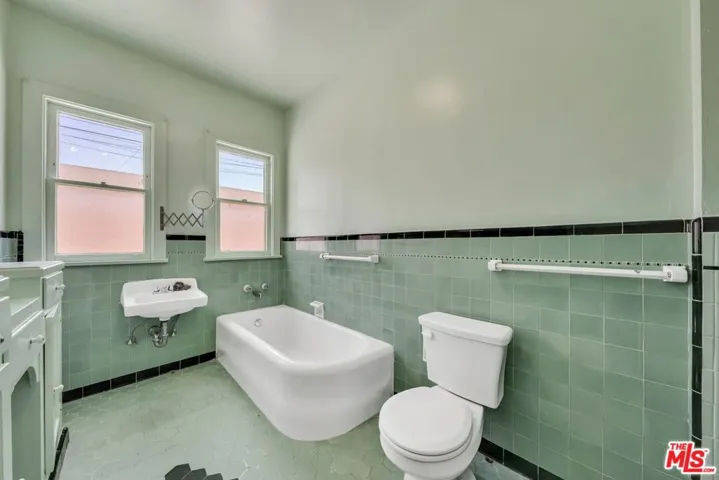 1622 W 25th Street, Los Angeles, California 90007