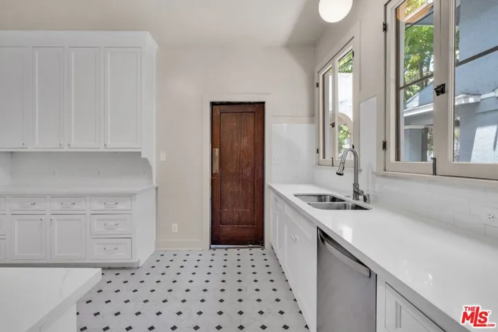 1622 W 25th Street, Los Angeles, California 90007