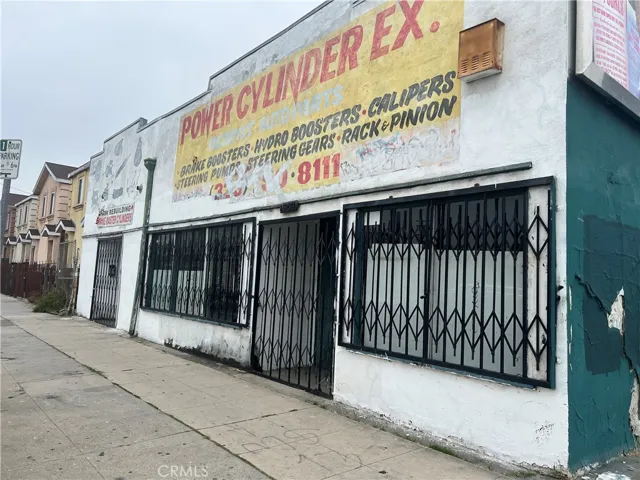 8628 Main Street, Los Angeles, California 90003