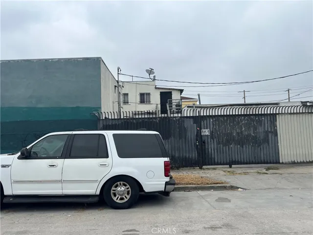 8628 Main Street, Los Angeles, California 90003