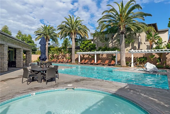 17462 Oakbluffs Lane, Huntington Beach, California 92649