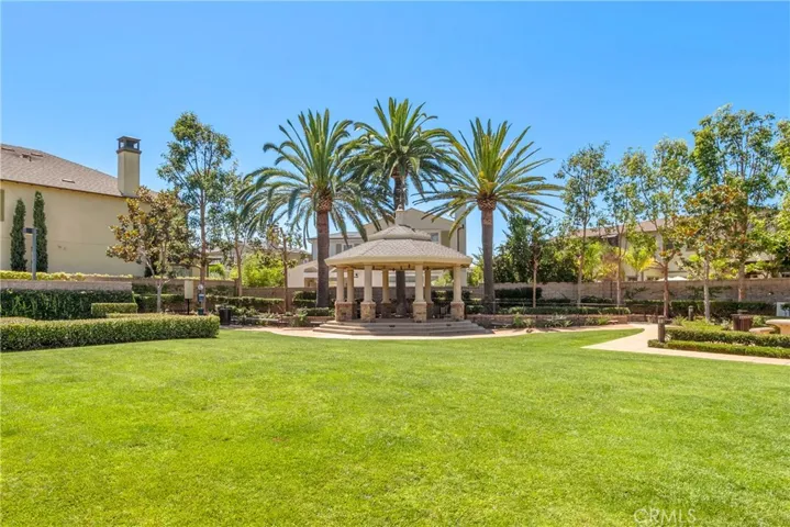 17462 Oakbluffs Lane, Huntington Beach, California 92649