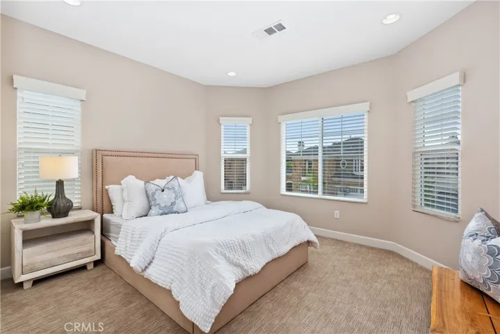 17462 Oakbluffs Lane, Huntington Beach, California 92649