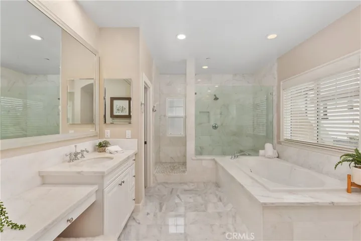 17462 Oakbluffs Lane, Huntington Beach, California 92649