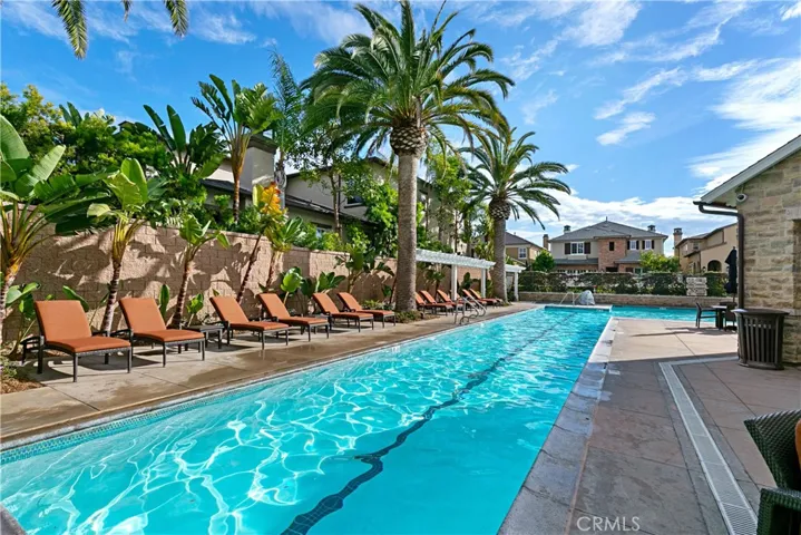 17462 Oakbluffs Lane, Huntington Beach, California 92649