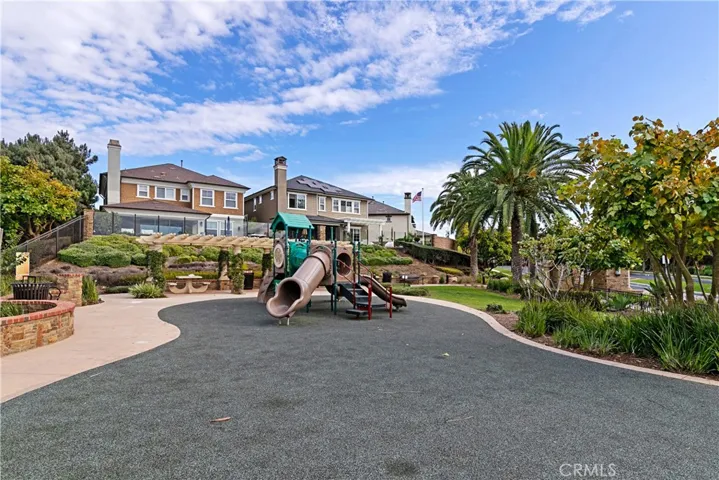 17462 Oakbluffs Lane, Huntington Beach, California 92649