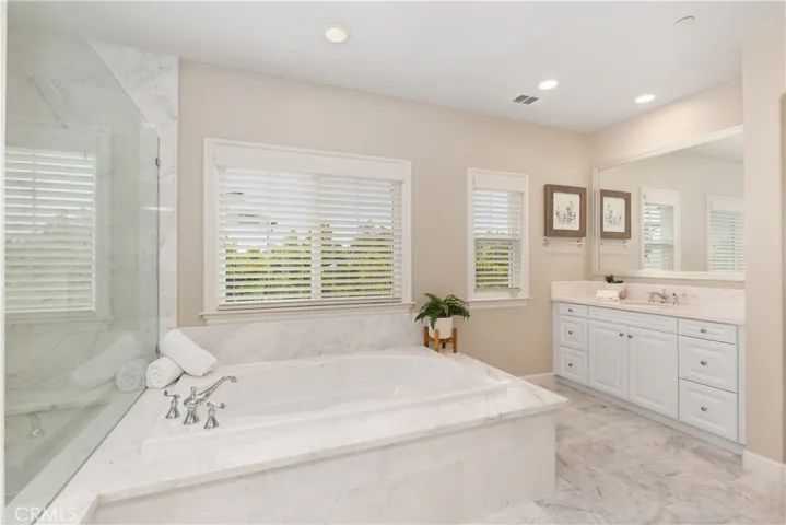 17462 Oakbluffs Lane, Huntington Beach, California 92649