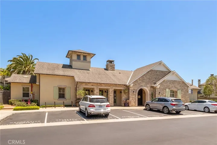 17462 Oakbluffs Lane, Huntington Beach, California 92649