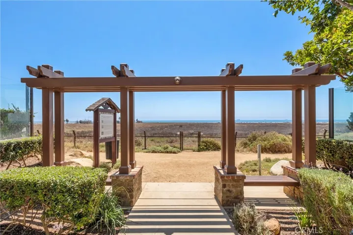 17462 Oakbluffs Lane, Huntington Beach, California 92649