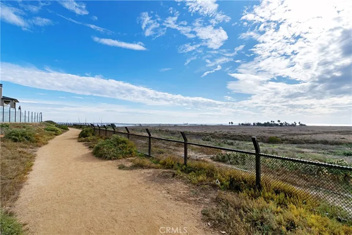 17462 Oakbluffs Lane, Huntington Beach, California 92649