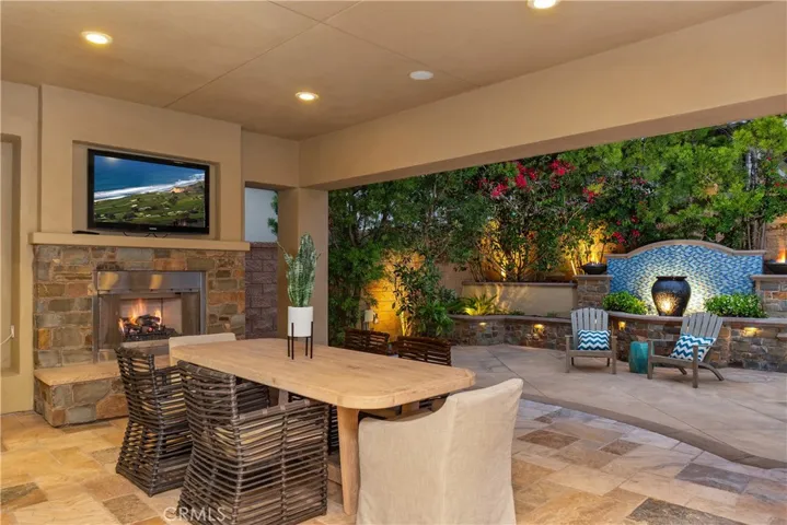 17462 Oakbluffs Lane, Huntington Beach, California 92649