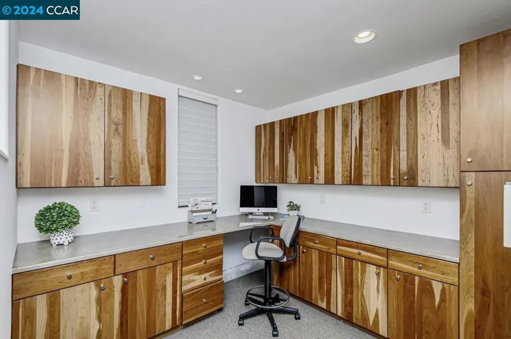 Bonus-Office Space