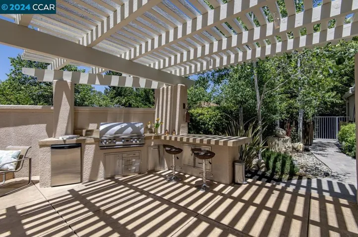 Outdoor Kitchen