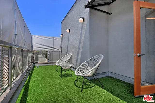 Rooftop deck