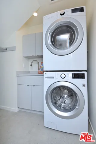 Laundry Rm