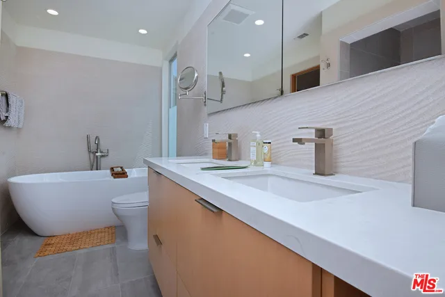 1546 S Spaulding Avenue, Los Angeles, California 90019