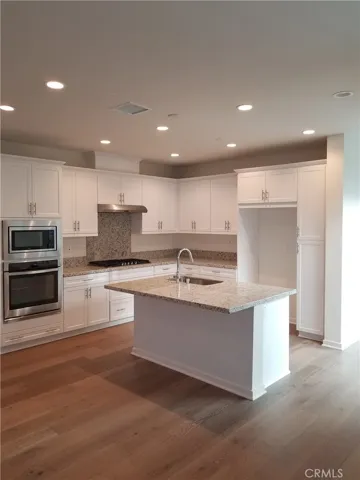 719 Beacon, Irvine, California 92618