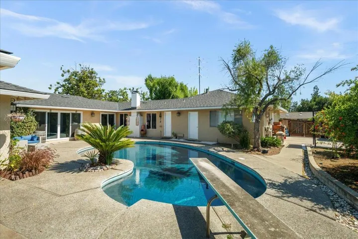 13124 Via Ranchero Drive, Saratoga, California 95070