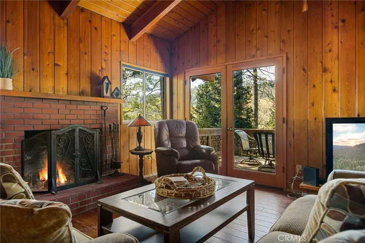 Rustic Living Room with Gorgeous Views!!!