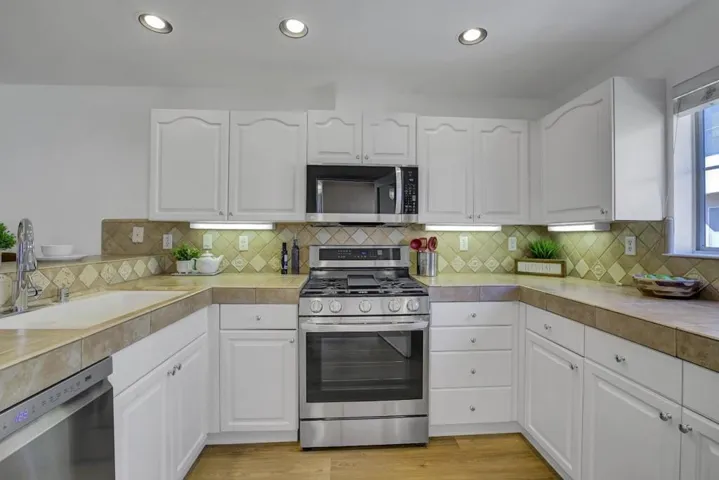 978 Alpine Terrace 4, Sunnyvale, California 94086