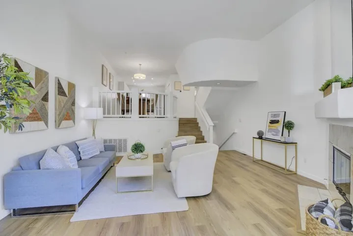 978 Alpine Terrace 4, Sunnyvale, California 94086