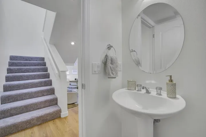978 Alpine Terrace 4, Sunnyvale, California 94086