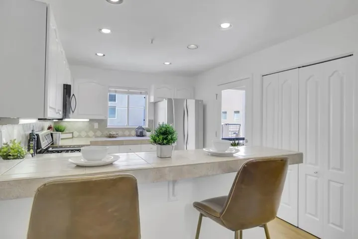 978 Alpine Terrace 4, Sunnyvale, California 94086