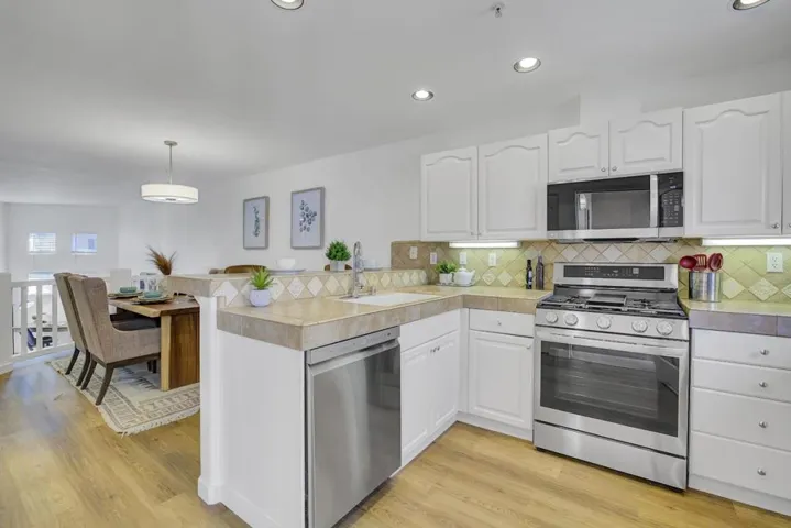 978 Alpine Terrace 4, Sunnyvale, California 94086